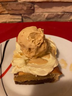 Una foto de Brownie de turrón