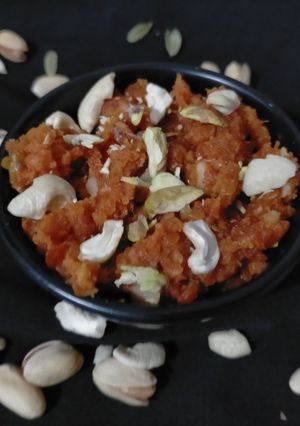 ગાજરનો હલવો (Gajar Halwa Recipe in Gujarati) રેસીપી મુખ્ય ફોટો