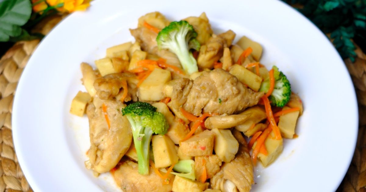 Tumis ayam kecap wortel brokoli bakso ikan untuk diet bergizi
