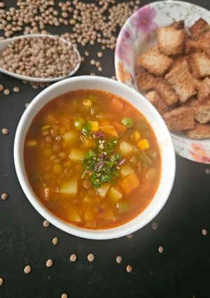 صورة لوصفة حساء العدس والخضار