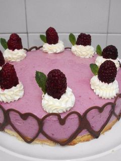 Una foto de Tarta rellena de gelatina de mora