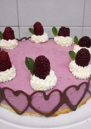 Una foto de Tarta rellena de gelatina de mora