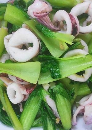 Hình của món Mực xào cải.