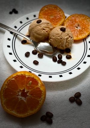 ઓરેન્જ - કોફી આઇસક્રીમ (Orange Coffee Ice Cream Recipe In Gujarati) રેસીપી મુખ્ય ફોટો