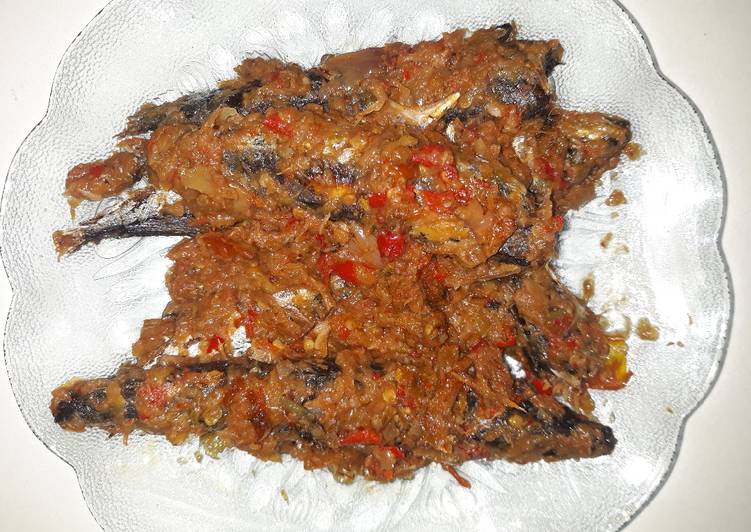 Bahan Menyiapkan Sambal goreng ikan pindang sederhana dan mudah yang Sempurna