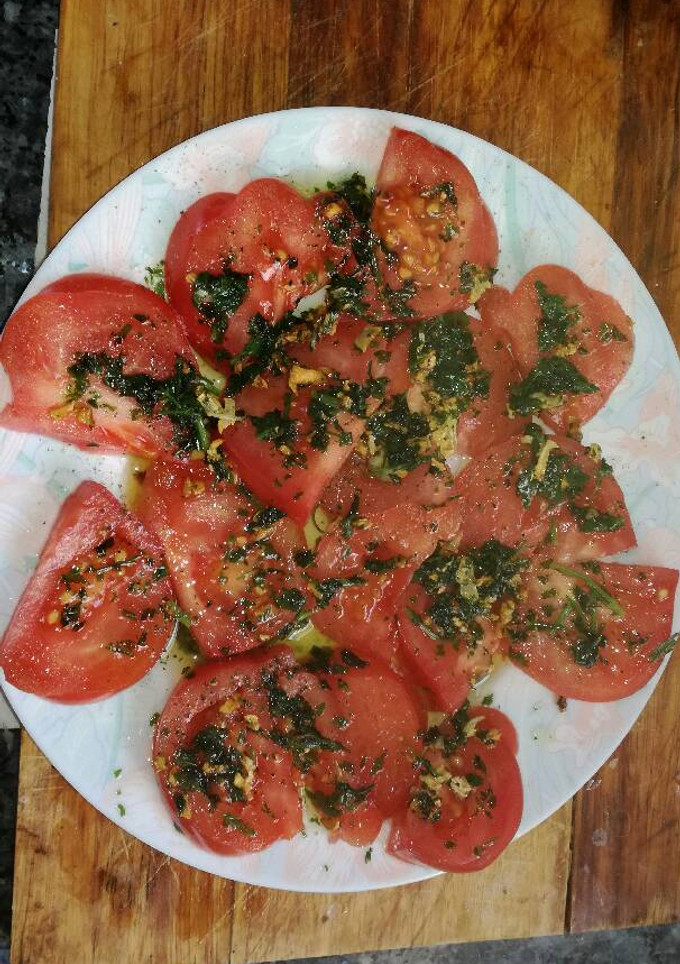 Una foto de Tomates raf con refrito de ajo y perejil