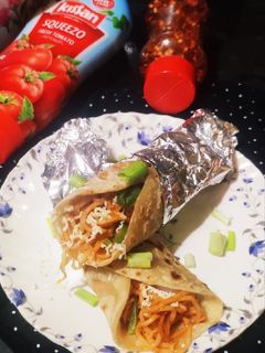 વેજ નુડલ્સ ફ્રેન્કી (Veg Noodles Frankie Recipe In Gujarati) રેસીપી મુખ્ય ફોટો