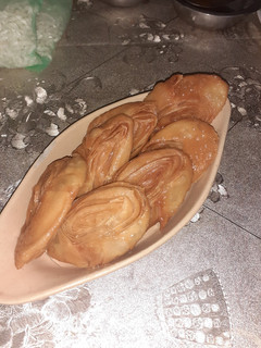A picture of Khaja puri.