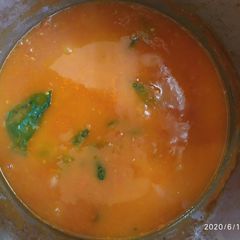 A picture of Homemade Tomato Sauce w/ Basil.