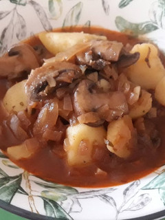Una foto de Cazuela sencilla con champiñones