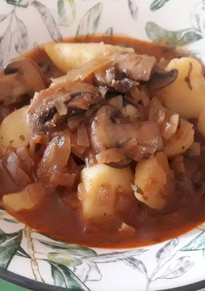 Una foto de Cazuela sencilla con champiñones