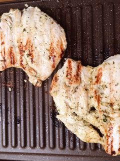 Una foto de Pollo a la plancha