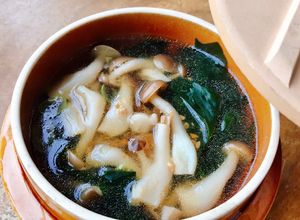 Hình của món Canh rong biển miso.