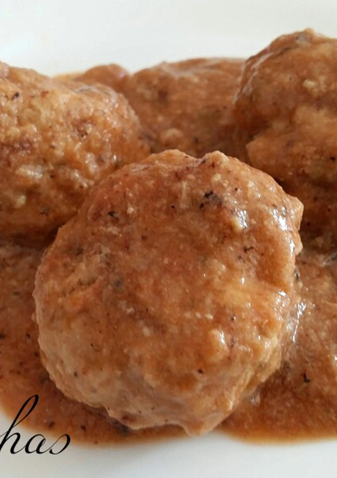 Una foto de Albóndigas de ternera con salsa de cebolla y setas