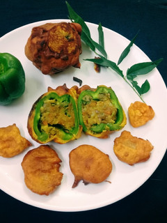 உருளைகிழங்கு மசாலா ஸ்டப்ட் குடை மிளகாய் பஜ்ஜி(stuffed capsicum bajji recipe in tamil) செய்முறை முக்கிய புகைப்படம்