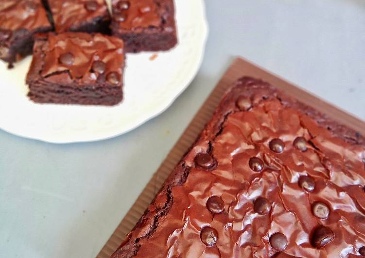 Cara Gampang Menyiapkan Fudge shiny brownies, Sempurna