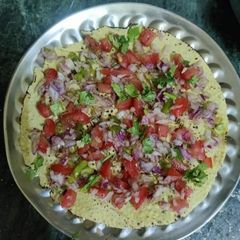 A picture of Crispy masala papad.