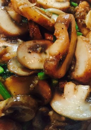 Hình của món Nấm mỡ Nhật xào tỏi.