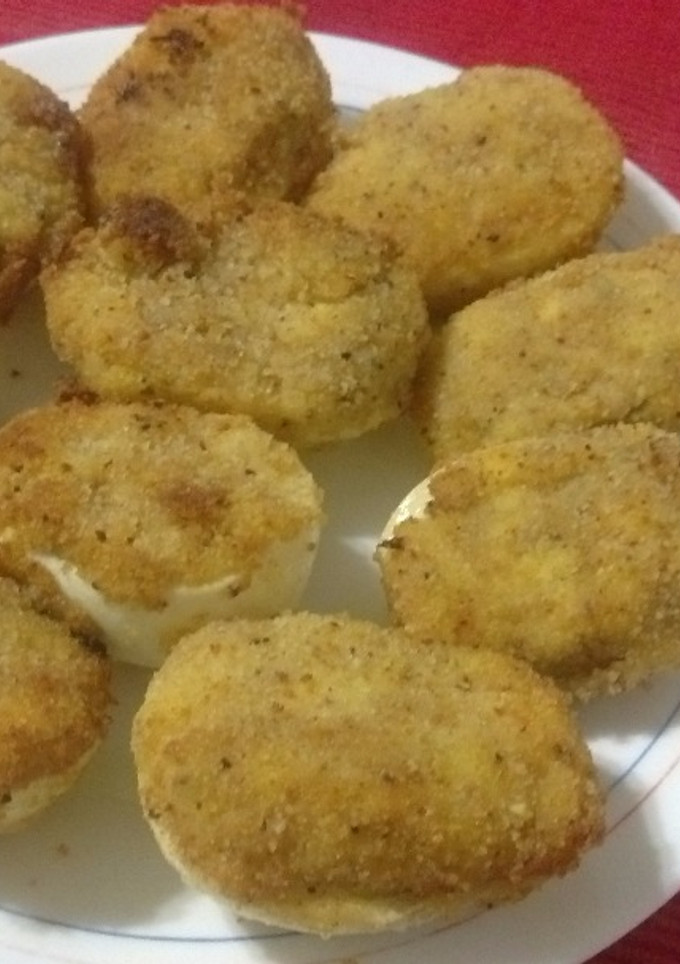 Una foto de Huevos clásicos rellenos de atún y fritos