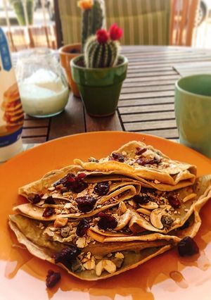 Foto principal de Crepes de avena fit con muesli y arándanos