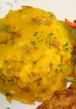A picture of Garlic Mashed Potatoes with Squash, Jon Style.