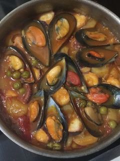 Una foto de Patatas con mejillones y pulpo