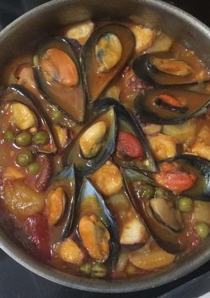 Una foto de Patatas con mejillones y pulpo