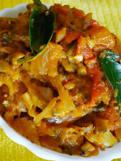 ஹகலக்காய் பால்யா(பாவக்காய் கறி) (Paavakkaai curry recipe in tamil) செய்முறை முக்கிய புகைப்படம்