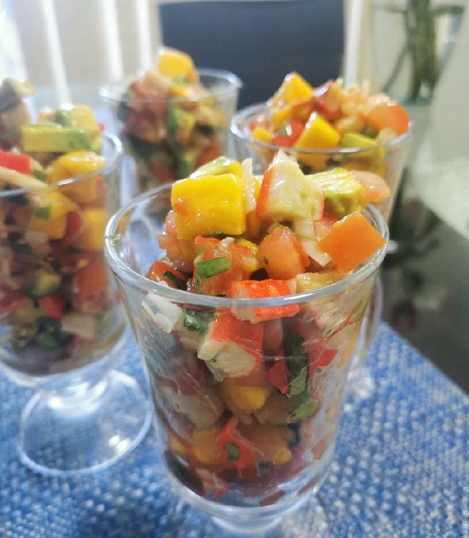Una foto de Cóctel de surimi