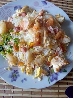 Una foto de Arroz chaufa de pavo y langostinos
