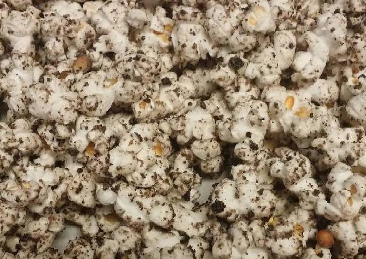 How to Prepare Ultimate Cookies &amp; Cream Popcorn