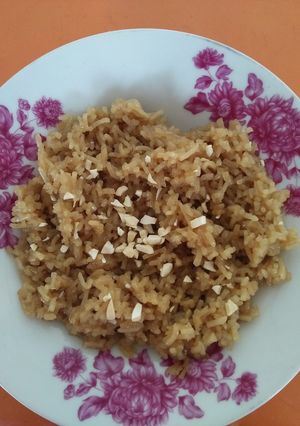 A picture of Gur wale chawal.