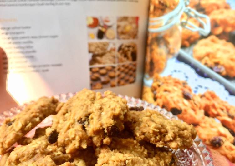 Resep Crunchy oatmeal raisin cookies yang Enak Banget