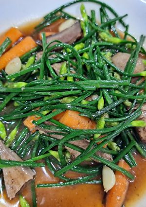รูปของ ผัดดอกไม้กวาด ใส่ตับหมู