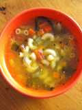 Sopa de pollo y pasta