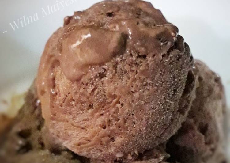 Homemade Chocolate Ice Cream