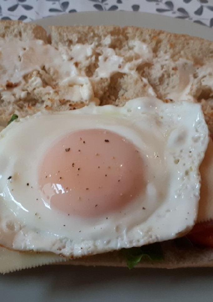 Una foto de Chivito (bocadillo popular valenciano)