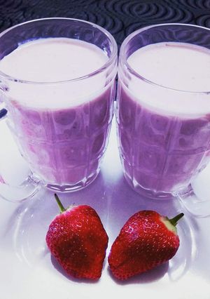 A picture of Strawberry Shake.