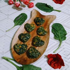 A picture of Spinach Corn Muffins.
