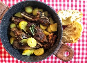 Foto di Costolette di agnello stufate con patate 🌷