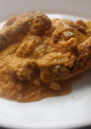 Foto principal de Muslitos de pollo con tomate y mas cosas