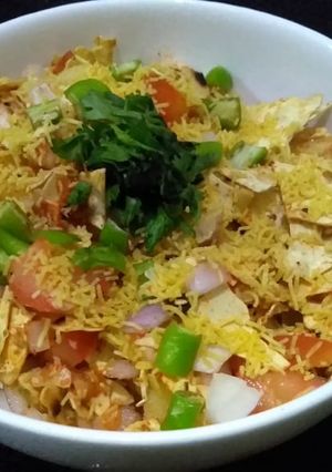 પાપડ ચાટ (Papad Chat Recipe In Gujarati) રેસીપી મુખ્ય ફોટો