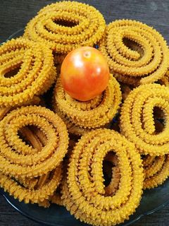भाजणी चकली (bhajani chakali recipe in marathi) रेसिपी चे मुख्य फोटो