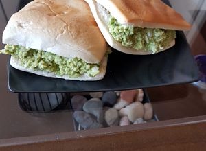 Una foto de Pasta de huevo y palta