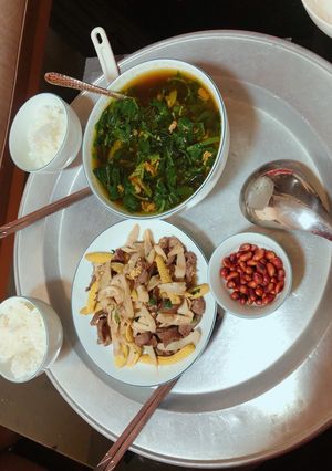Hình của món Mâm cơm nhỏ của Trang 42.