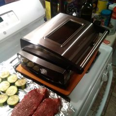 Electric smokeless grill A picture of Electric smokeless grill.