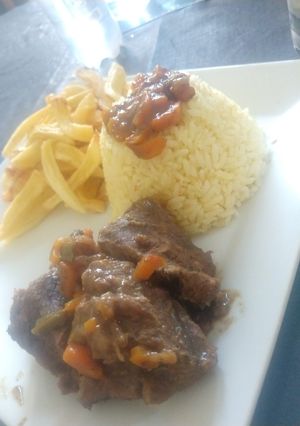 Una foto de Abastero al jugo con arroz y papitas fritas