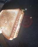 Pan con huevo y queso para niños