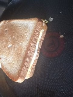 Una foto de Pan con huevo y queso para niños