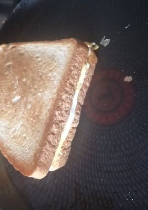 Una foto de Pan con huevo y queso para niños